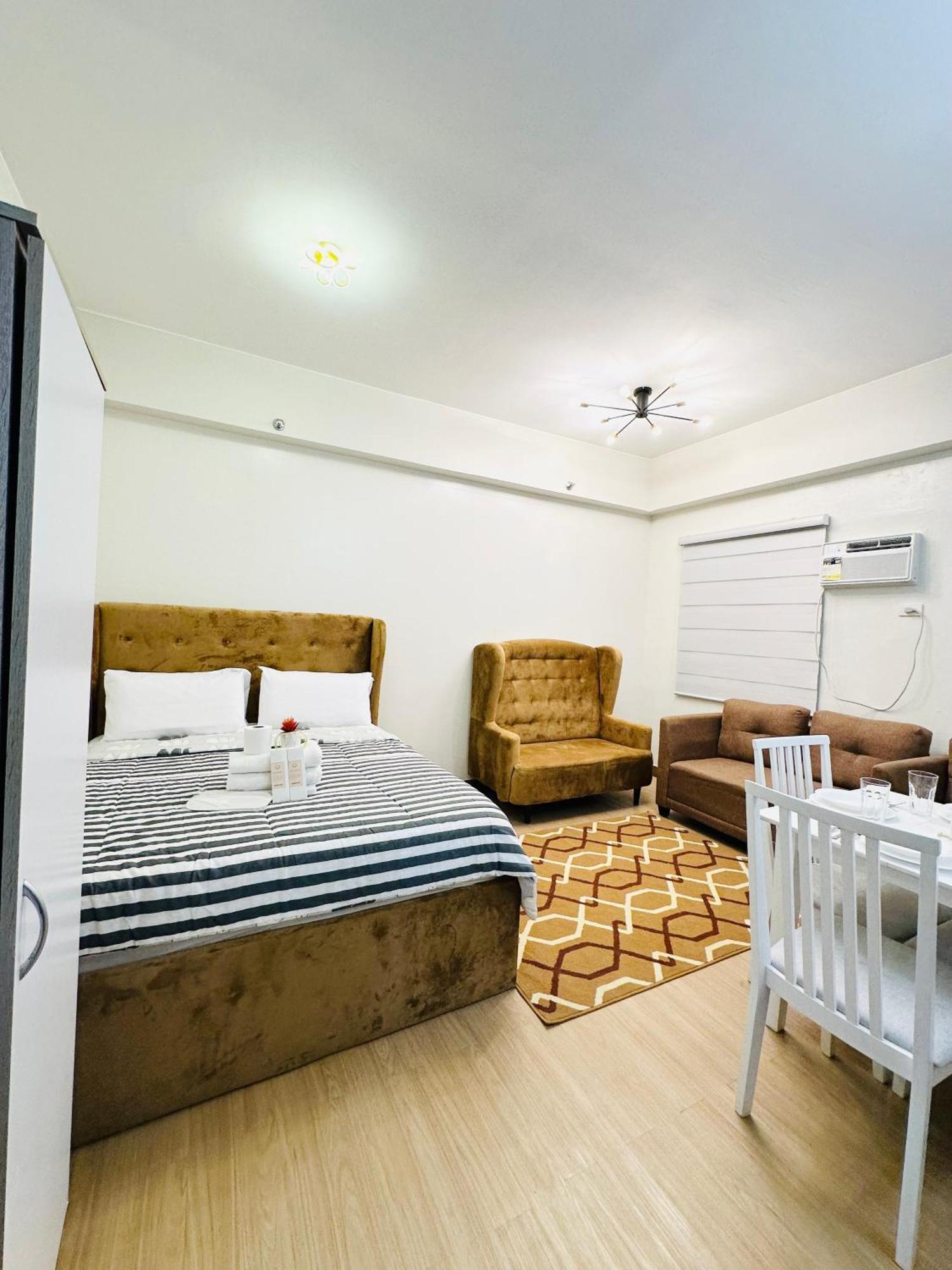 Starlight Suites Trece Martires ภายนอก รูปภาพ