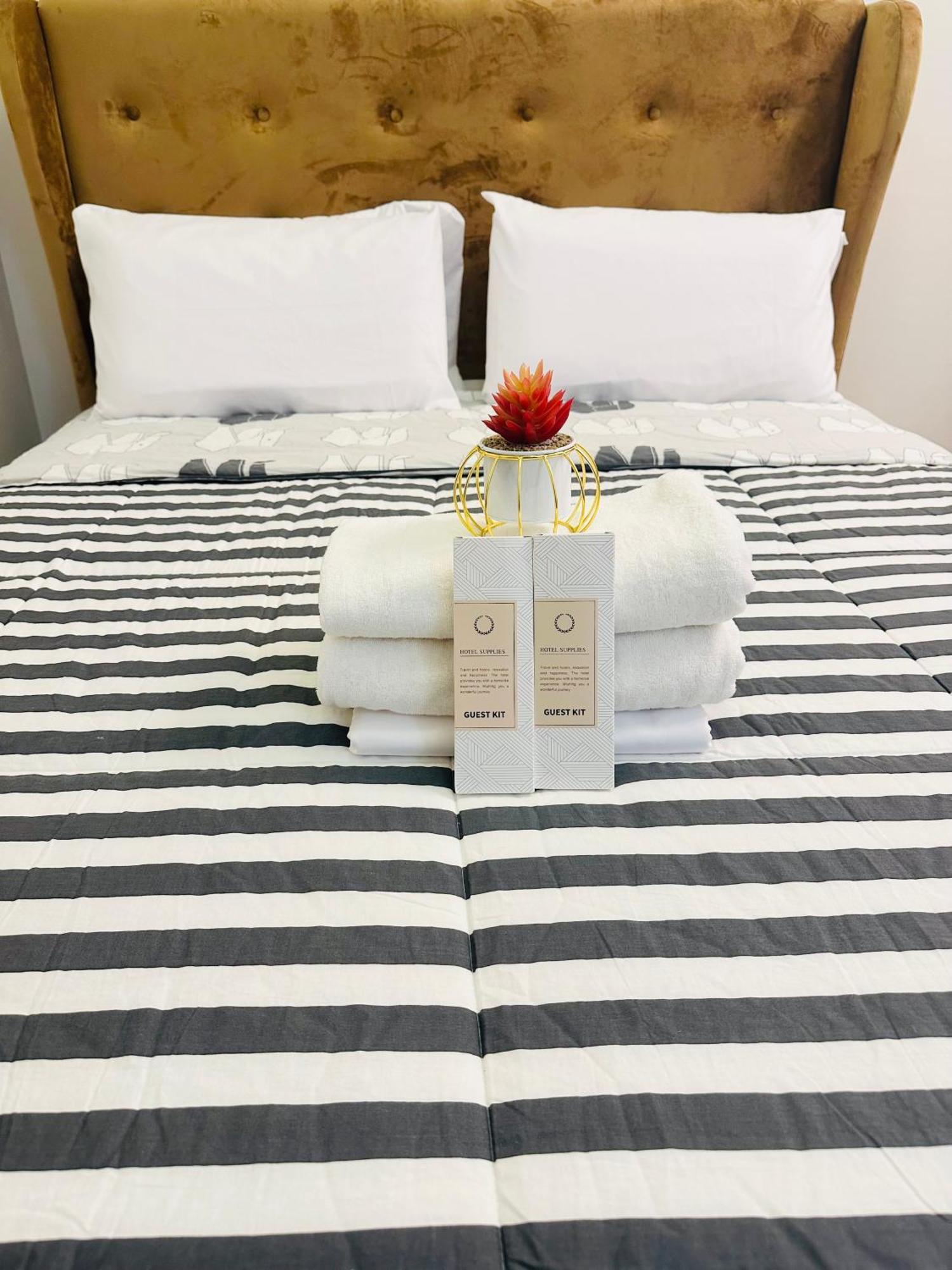Starlight Suites Trece Martires ภายนอก รูปภาพ