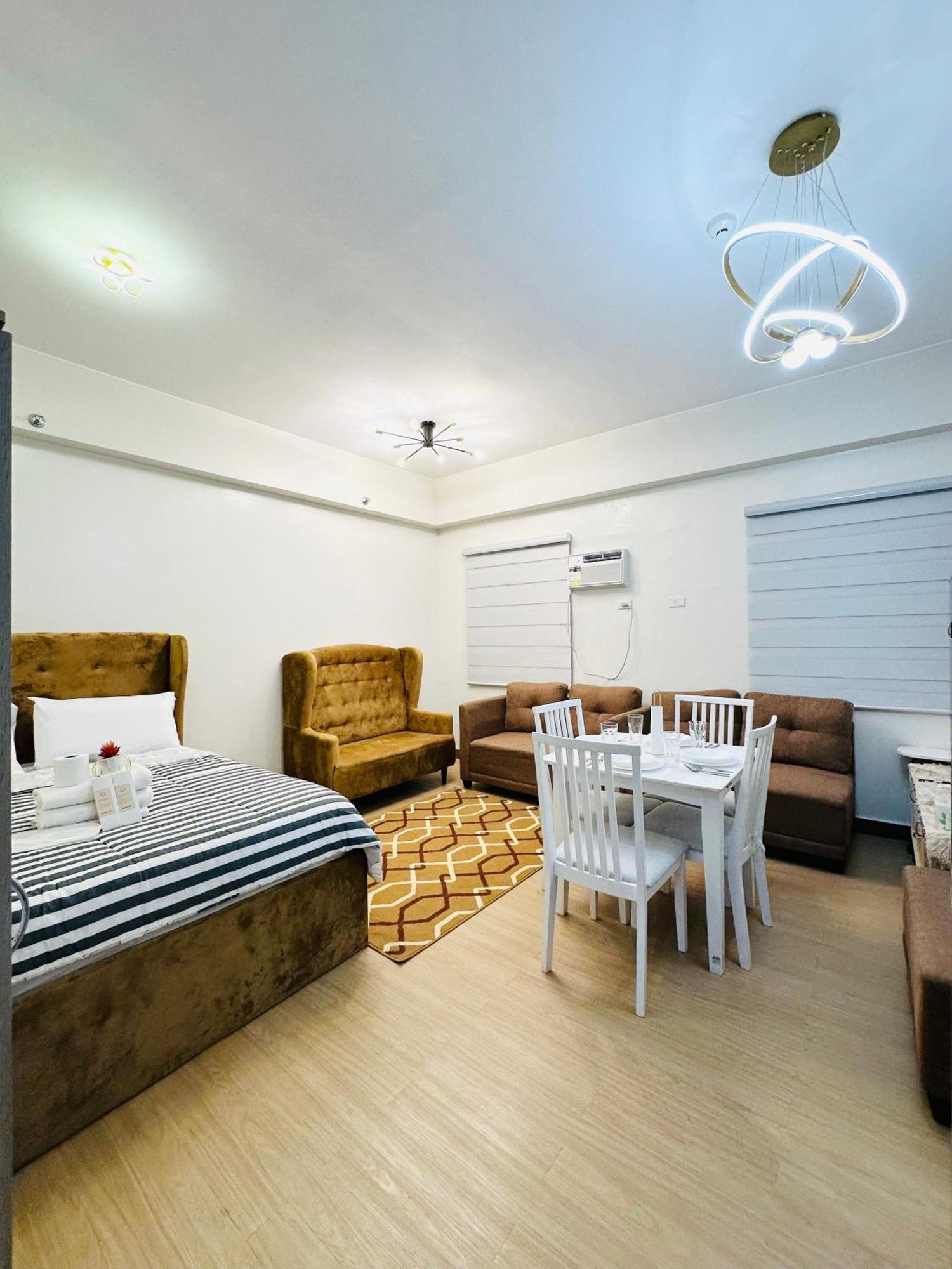 Starlight Suites Trece Martires ภายนอก รูปภาพ
