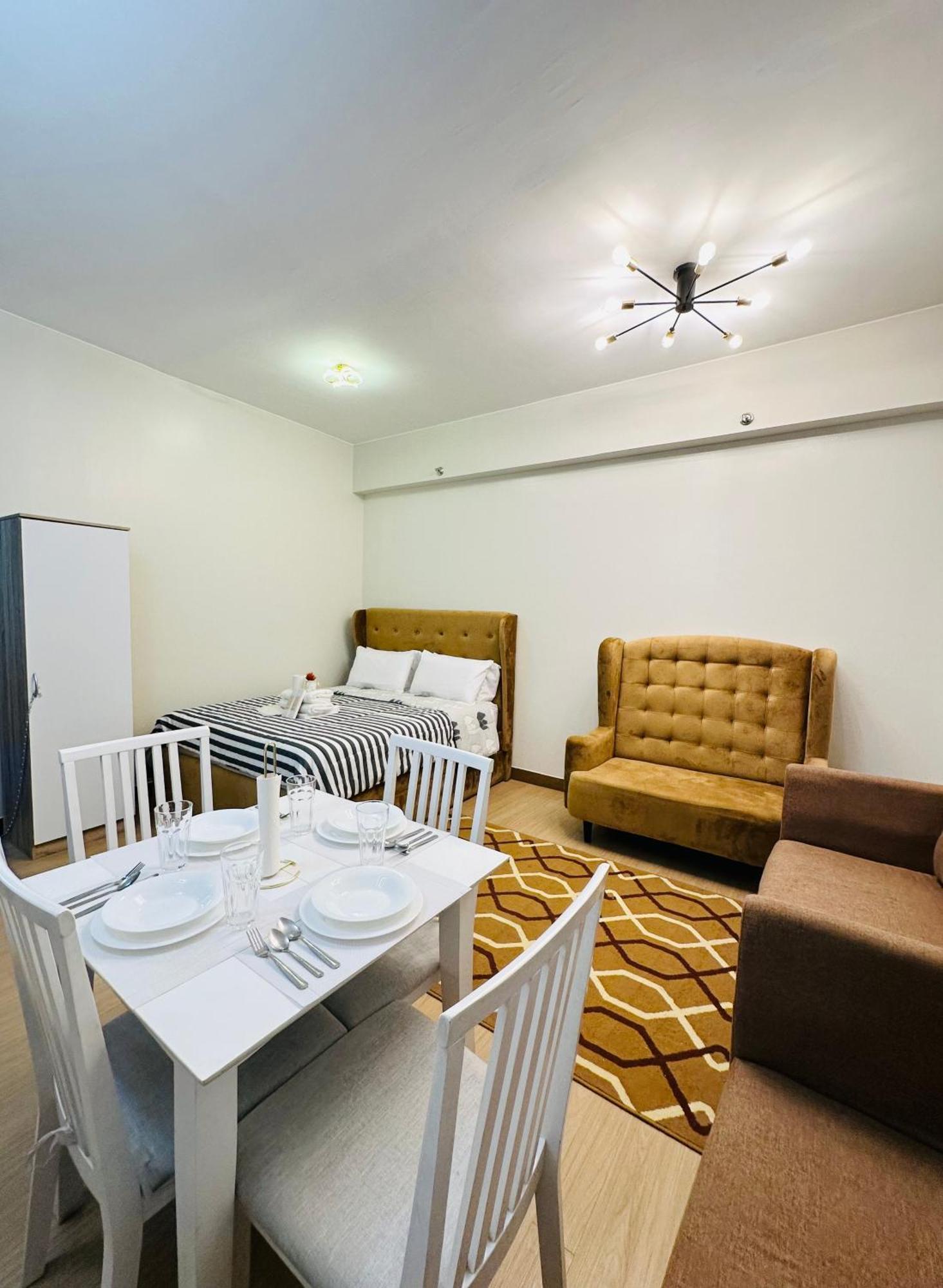Starlight Suites Trece Martires ภายนอก รูปภาพ