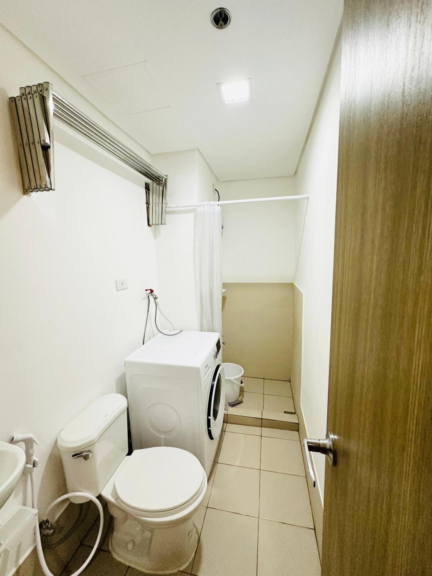 Starlight Suites Trece Martires ภายนอก รูปภาพ