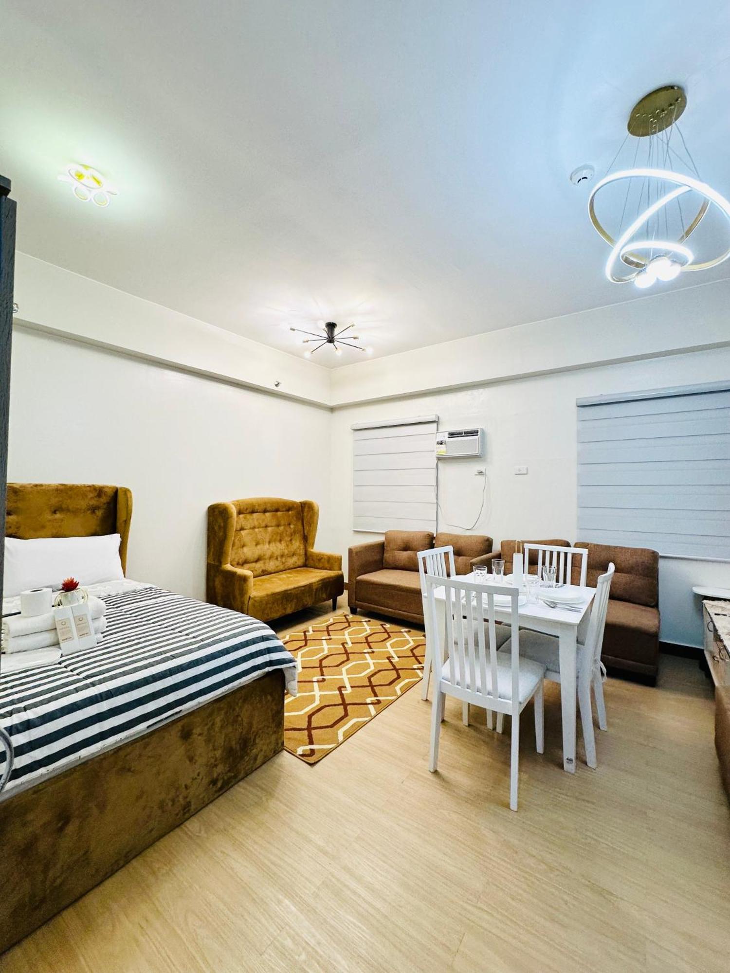 Starlight Suites Trece Martires ภายนอก รูปภาพ