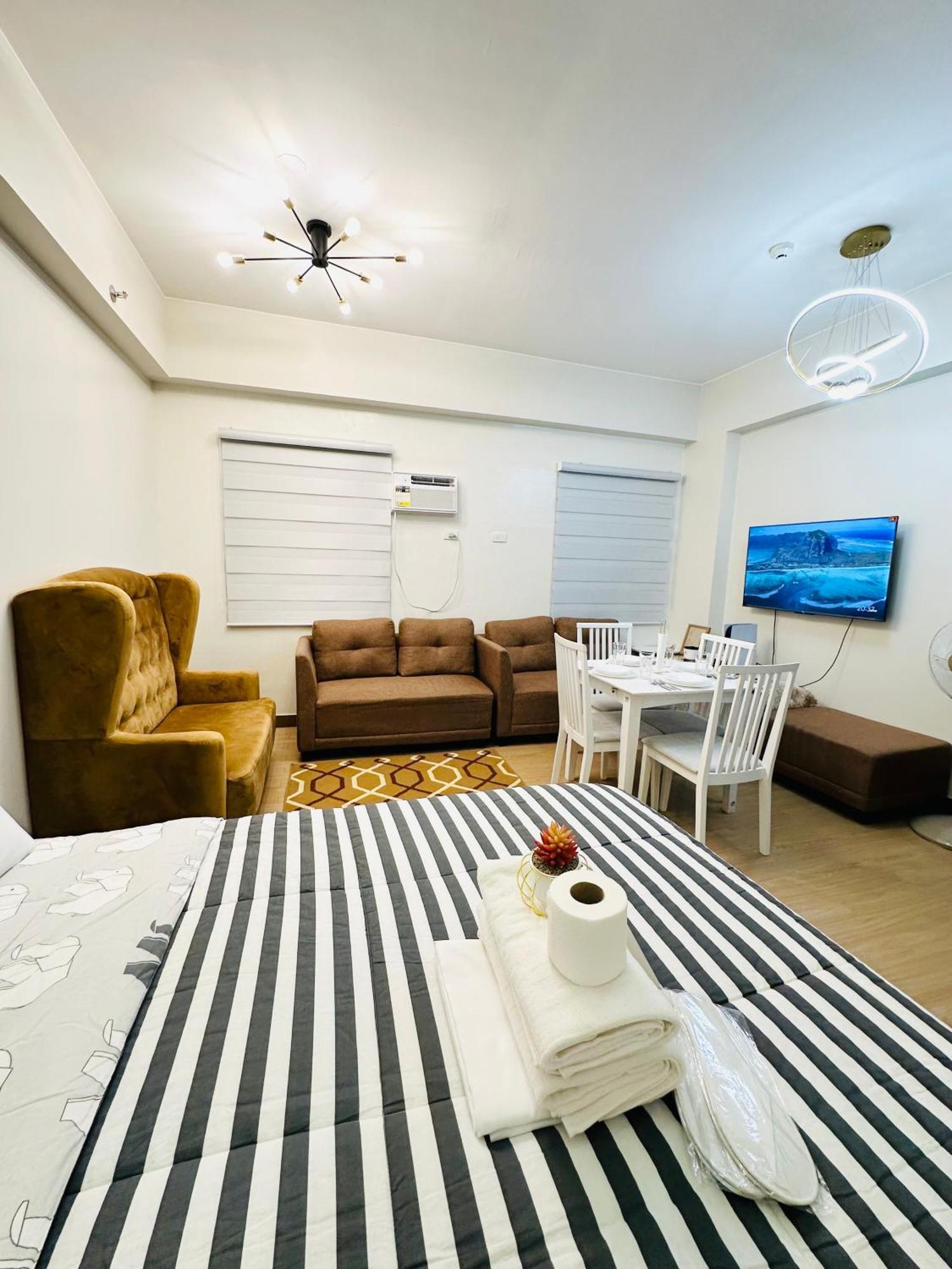 Starlight Suites Trece Martires ภายนอก รูปภาพ
